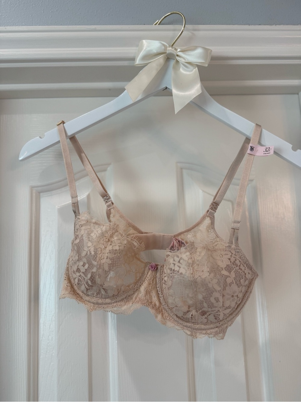 Victoria’s Secret Lace Underwire Bra in Nude Pink NWT